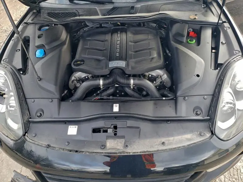 2017 PORSCHE CAYENNE GTS  