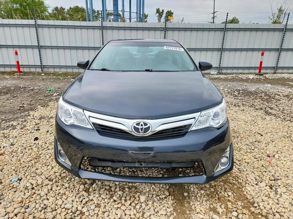 2013 TOYOTA CAMRY XLE V6  
