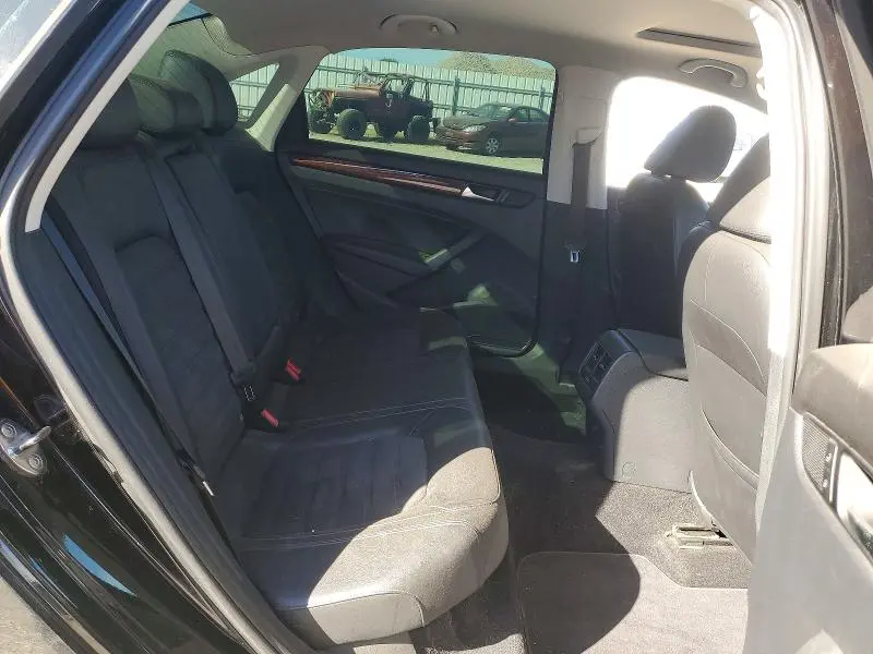 2013 VOLKSWAGEN PASSAT   
