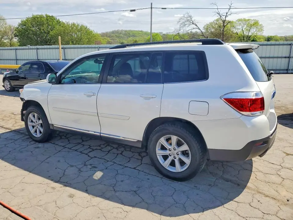 2013 TOYOTA HIGHLANDER SE  