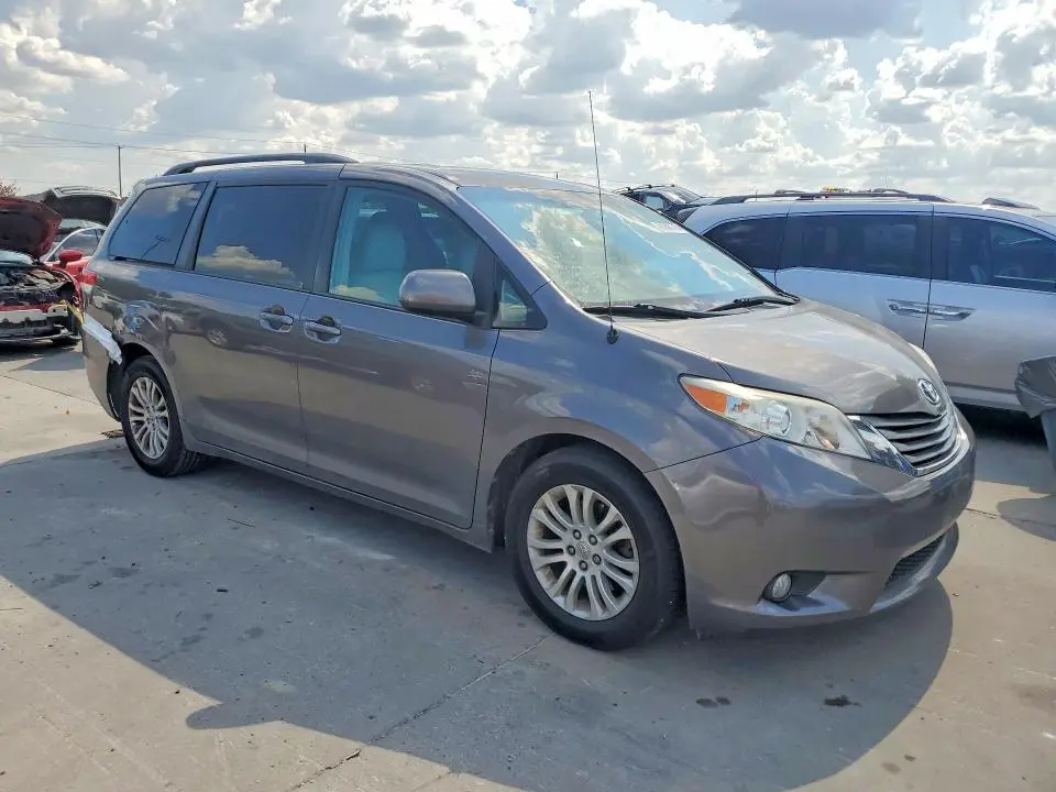 2012 TOYOTA SIENNA XLE 8-PASSENGER  