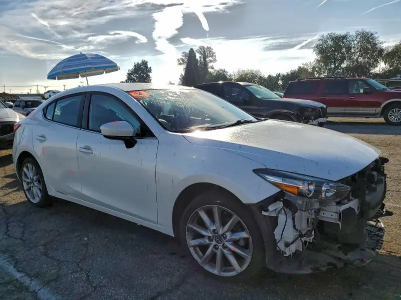 2017 MAZDA 3 TOURING  