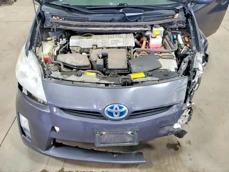 2010 TOYOTA PRIUS III  