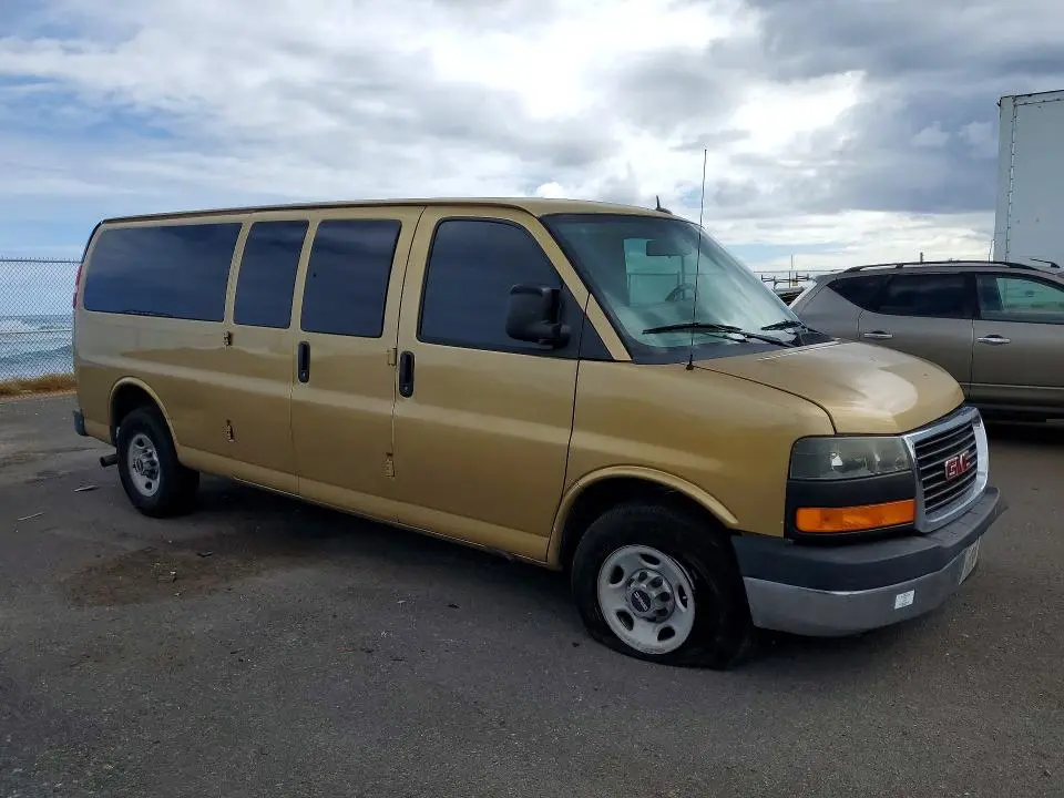 2013 GMC SAVANA G3500 LS  