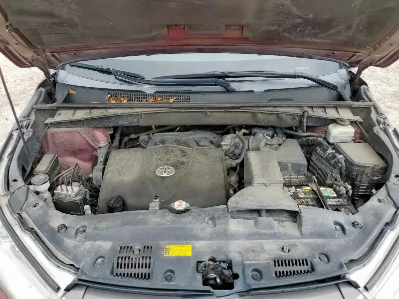 2019 TOYOTA HIGHLANDER LE  