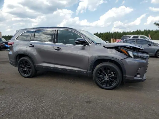 2019 TOYOTA HIGHLANDER SE  