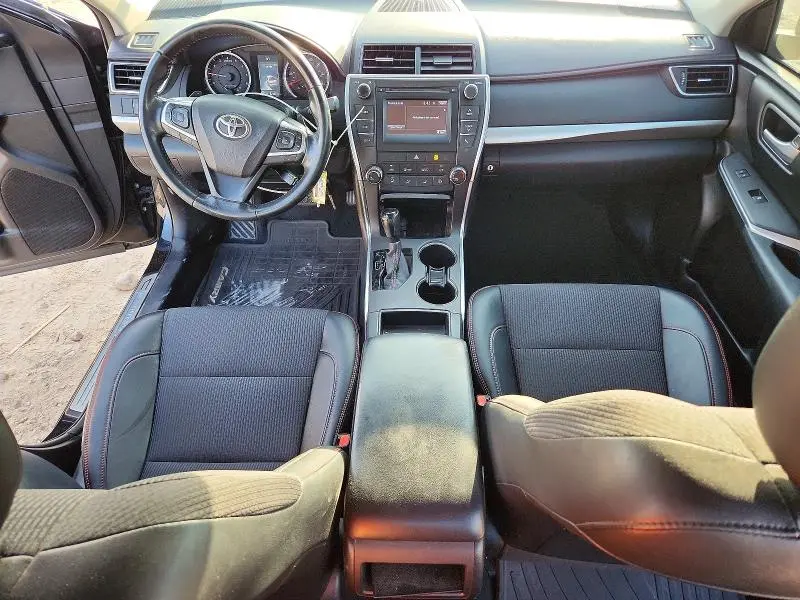 2016 TOYOTA CAMRY SE  