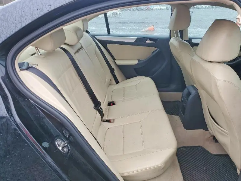 2013 VOLKSWAGEN JETTA SE  