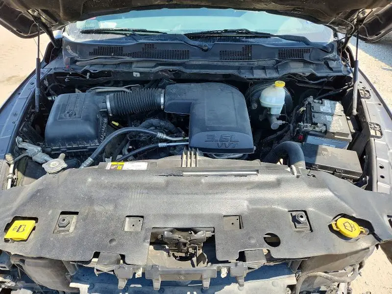 2016 RAM 1500 SLT  