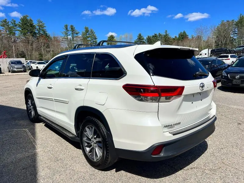 2017 TOYOTA HIGHLANDER XLE  