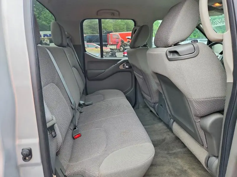2011 NISSAN FRONTIER S  
