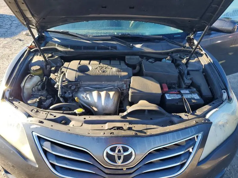 2011 TOYOTA CAMRY XLE  