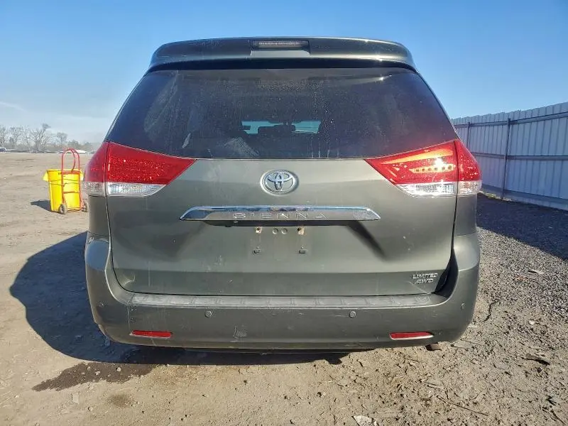 2012 TOYOTA SIENNA XLE  
