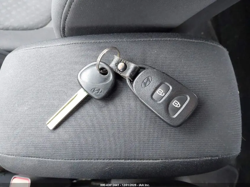 2013 HYUNDAI ACCENT SE