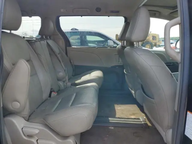 2016 TOYOTA SIENNA XLE  