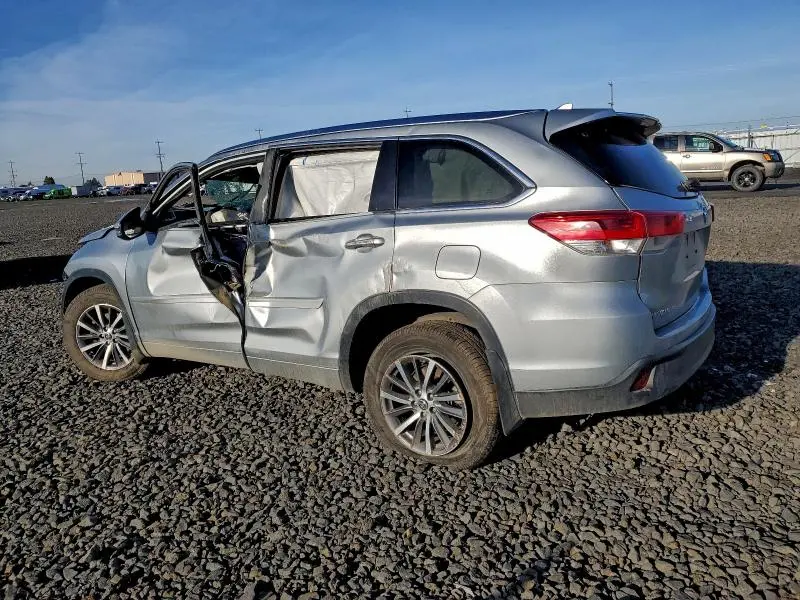 2017 TOYOTA HIGHLANDER SE  