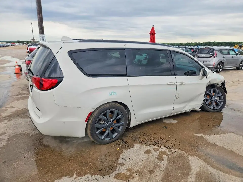 2019 CHRYSLER PACIFICA LIMITED  