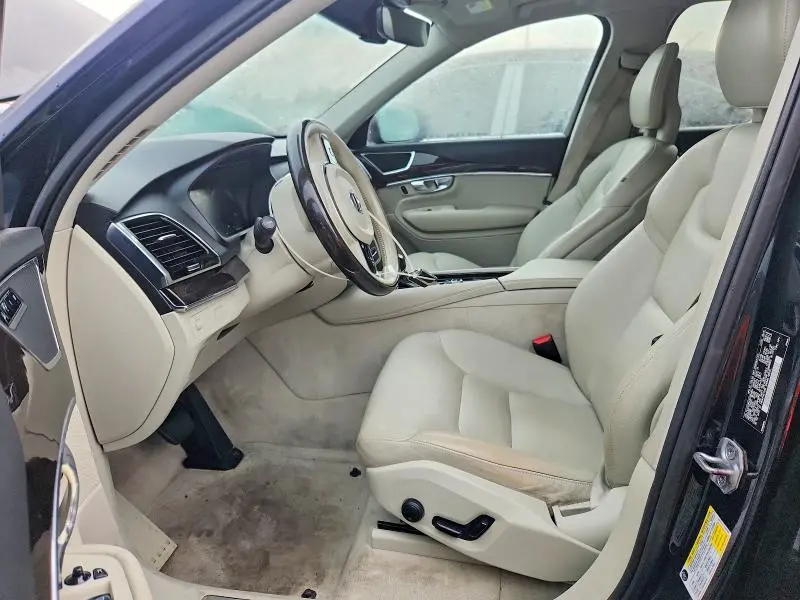 2016 VOLVO XC90 T6  