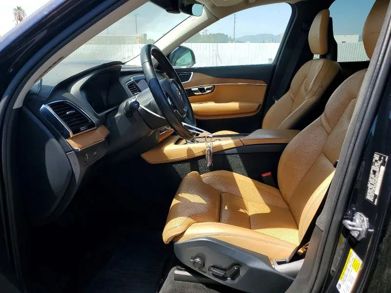 2016 VOLVO XC90 T6  