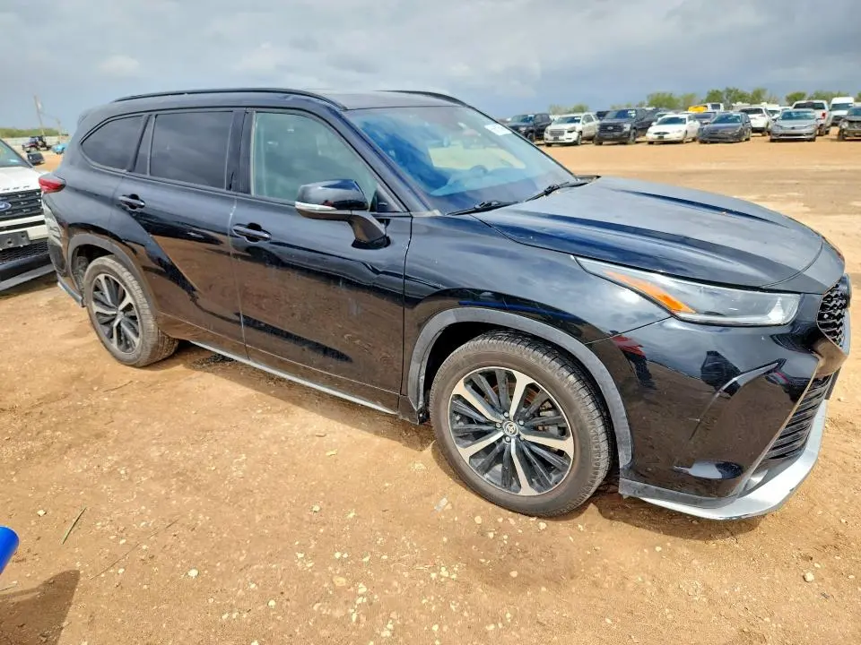 2021 TOYOTA HIGHLANDER XSE  