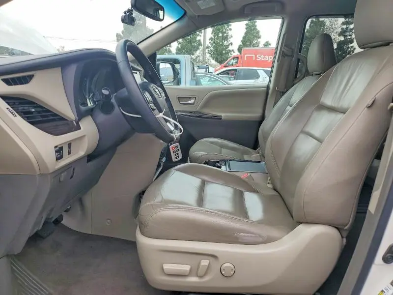 2016 TOYOTA SIENNA XLE  