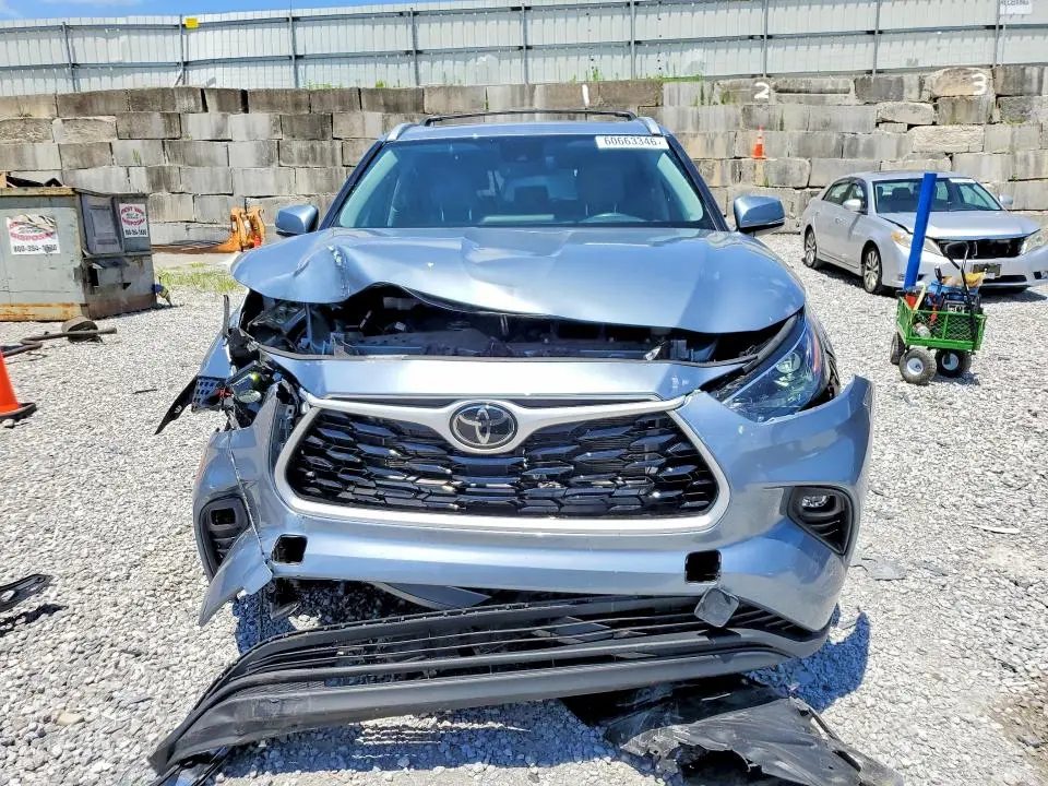 2024 TOYOTA HIGHLANDER XLE  
