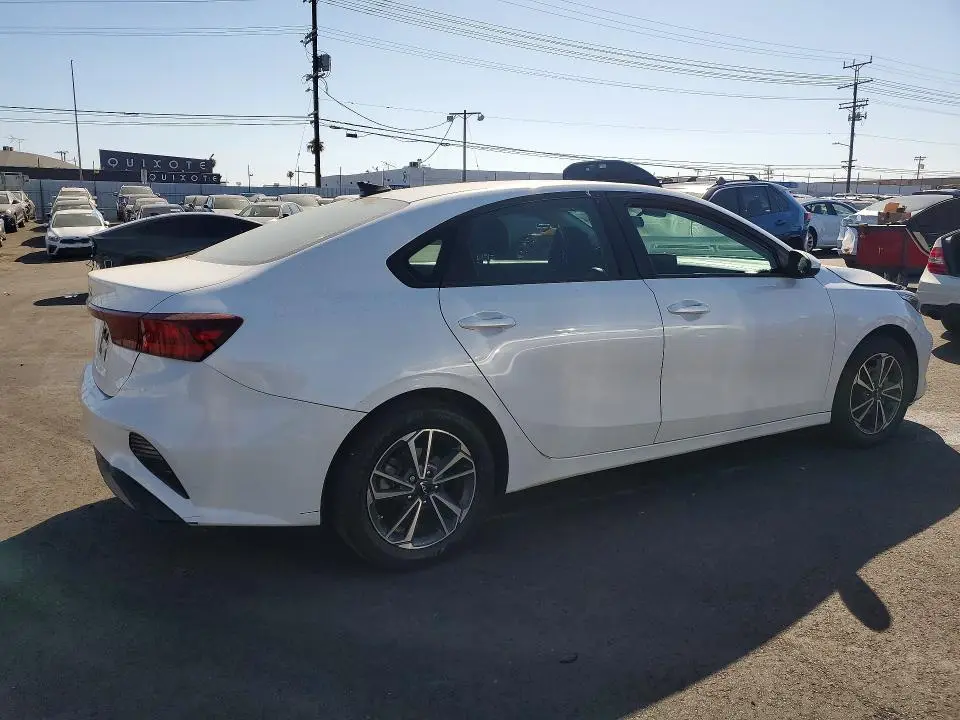 2024 KIA FORTE LXS  