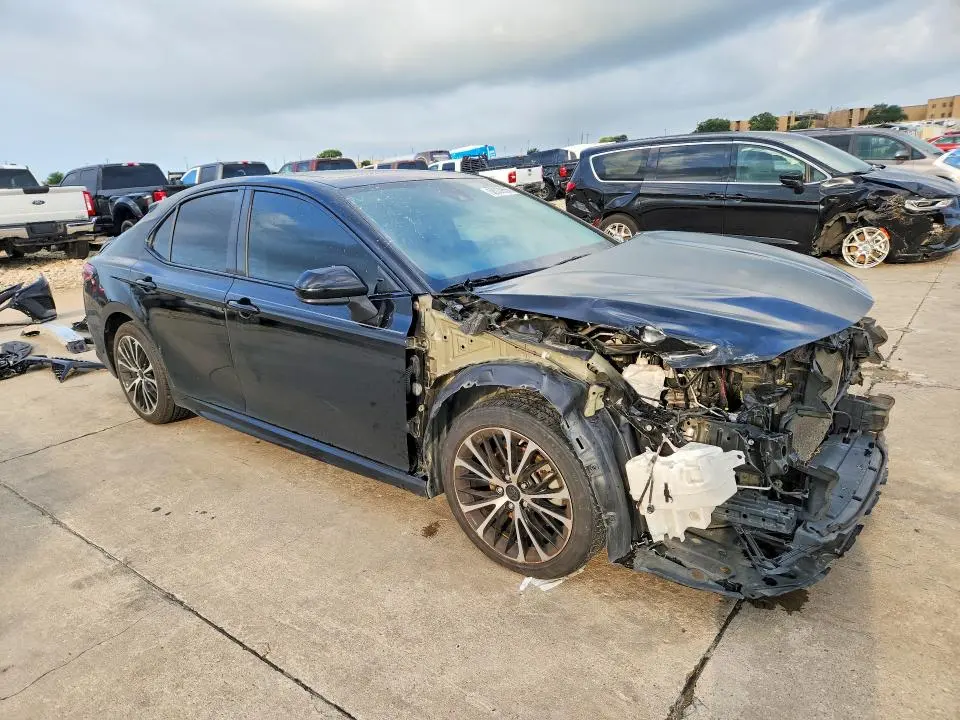 2019 TOYOTA CAMRY SE  