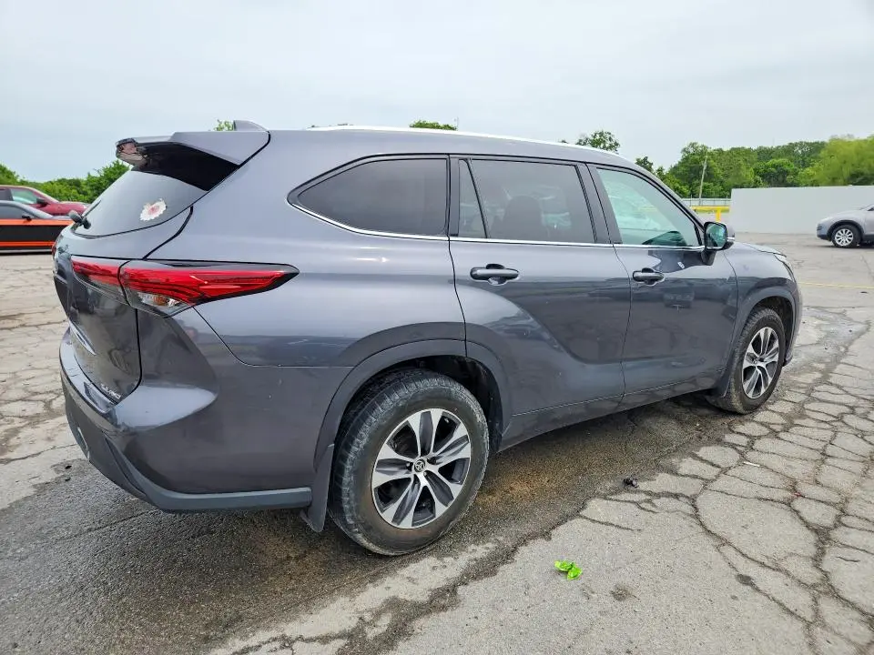 2021 TOYOTA HIGHLANDER XLE  
