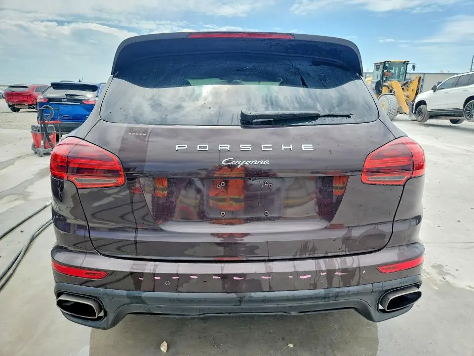 2016 PORSCHE CAYENNE   