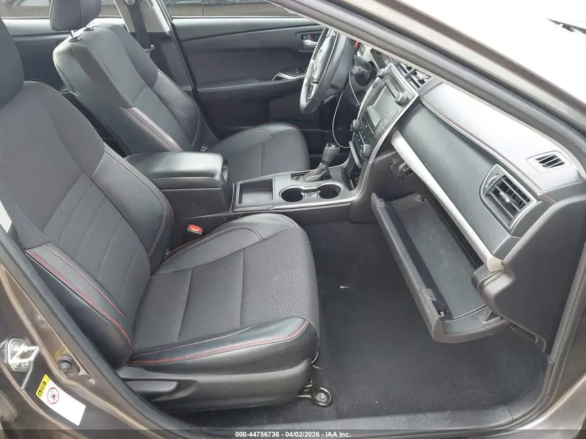 2016 TOYOTA CAMRY SE