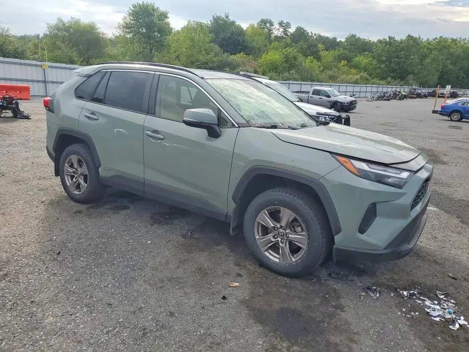 2022 TOYOTA RAV4 XLE  
