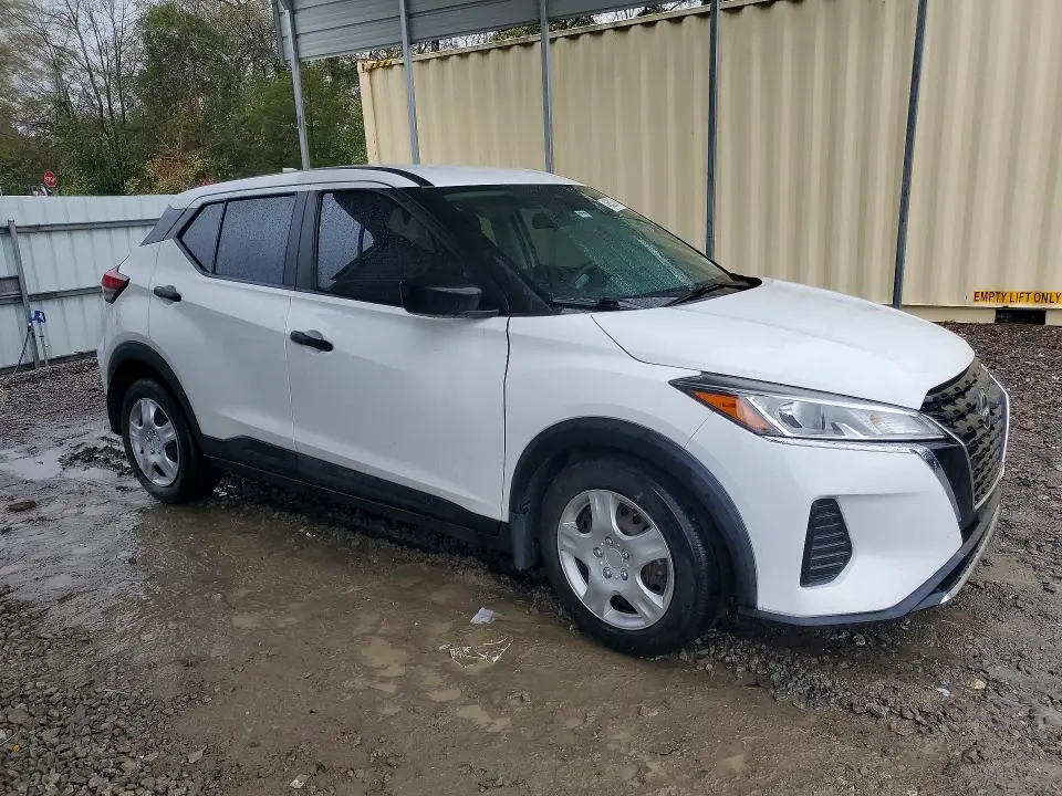2022 NISSAN KICKS S  