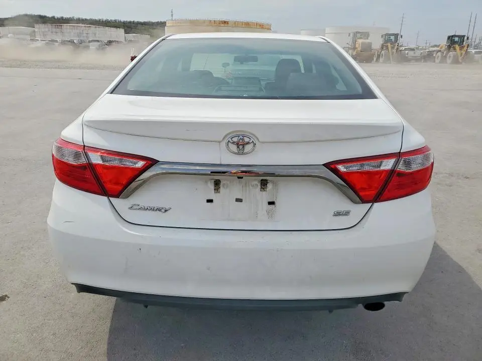 2017 TOYOTA CAMRY SE  