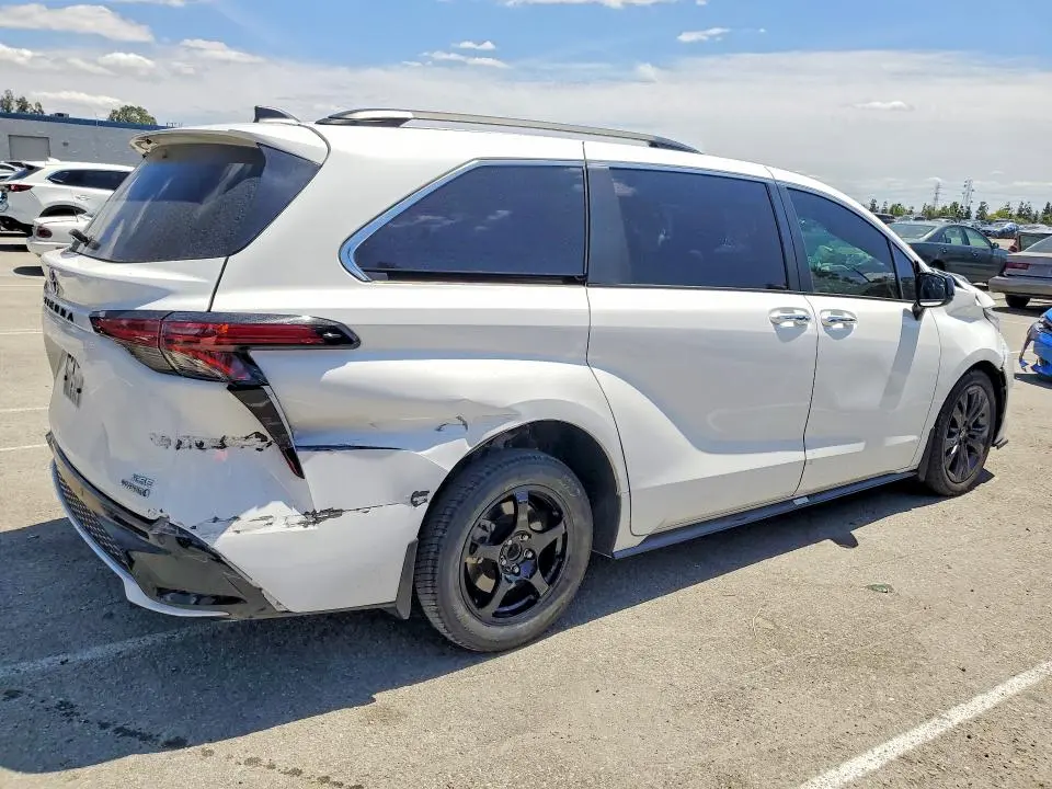 2023 TOYOTA SIENNA XSE 7-PASSENGER  