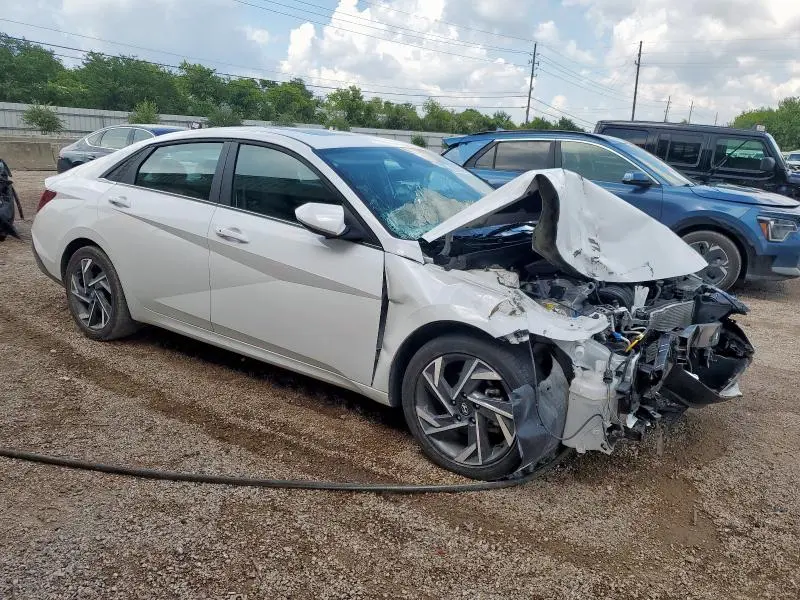 2025 HYUNDAI ELANTRA SEL  