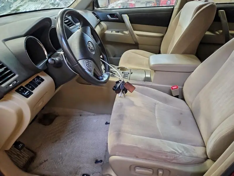 2010 TOYOTA HIGHLANDER SE  