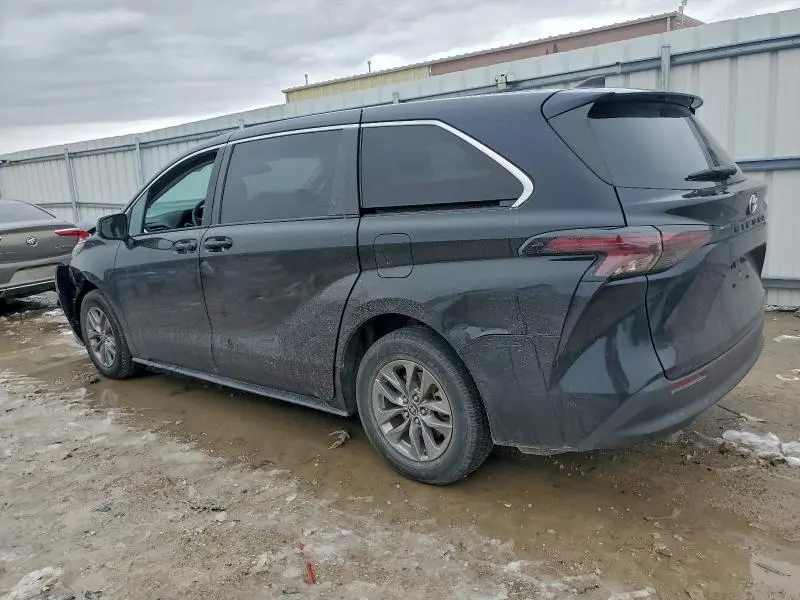 2024 TOYOTA SIENNA LE  