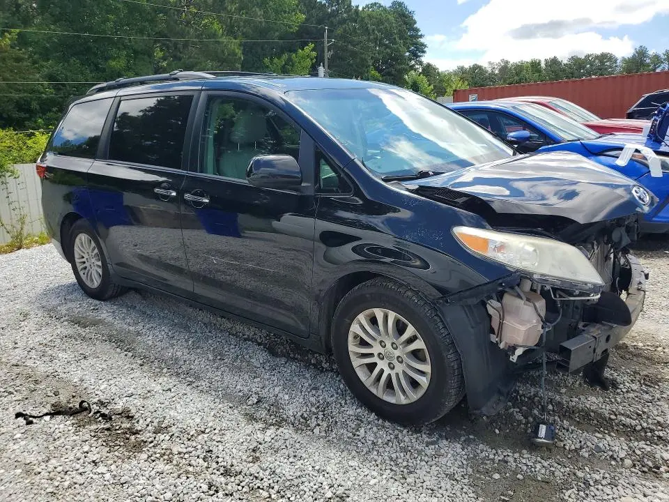 2017 TOYOTA SIENNA XLE 8-PASSENGER  