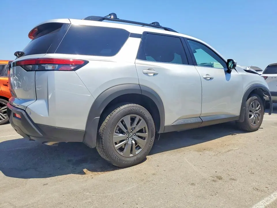 2025 NISSAN PATHFINDER SV  