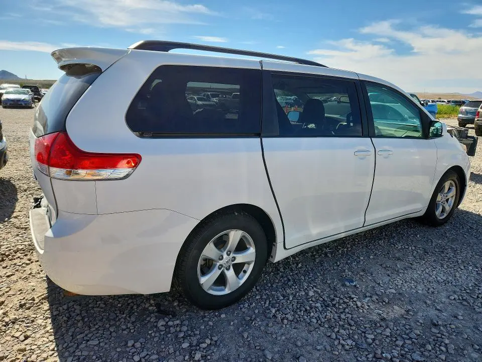2011 TOYOTA SIENNA LE  