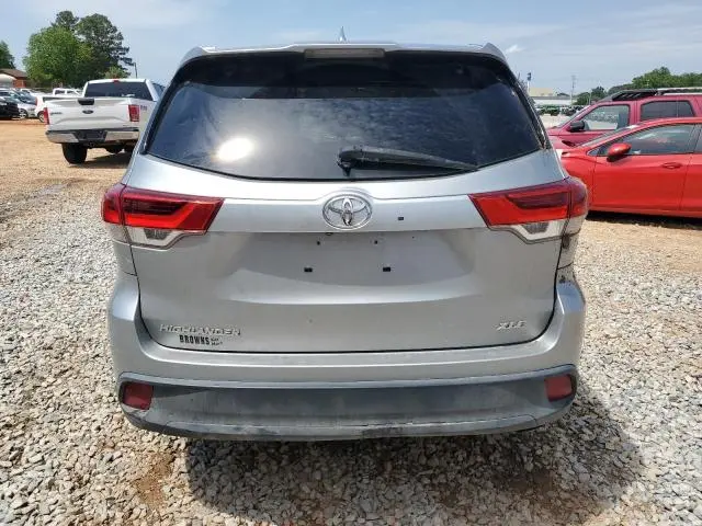 2019 TOYOTA HIGHLANDER SE  