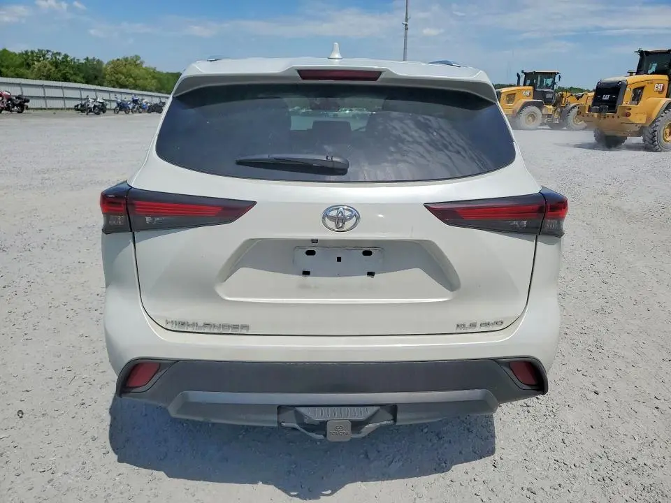 2024 TOYOTA HIGHLANDER XLE  