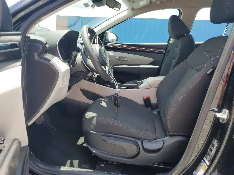 2023 HYUNDAI TUCSON SE  