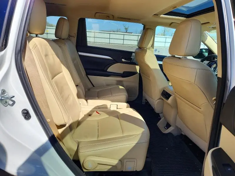 2016 TOYOTA HIGHLANDER XLE  