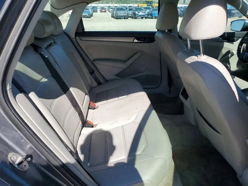 2014 VOLKSWAGEN PASSAT SE  