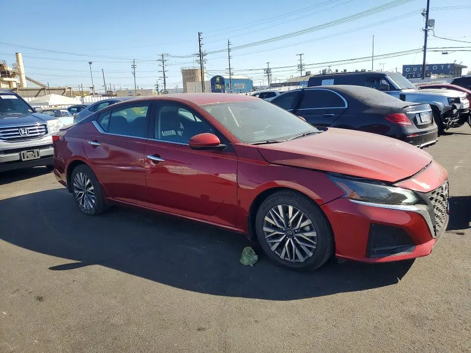 2023 NISSAN ALTIMA SV  