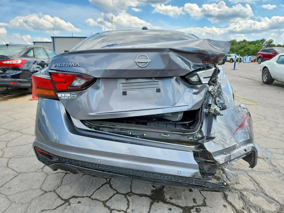 2024 NISSAN ALTIMA SR  