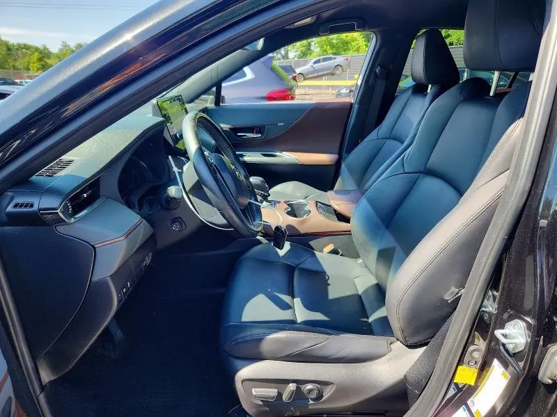2022 TOYOTA VENZA XLE  