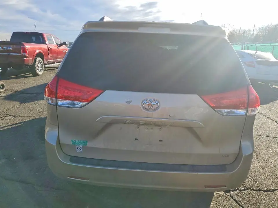 2011 TOYOTA SIENNA LE 8-PASSENGER  